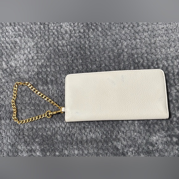 Tory Burch Chelsea Pebbled Leather Wristlet wallet Cream with Gold Accent - Picture 2 of 9